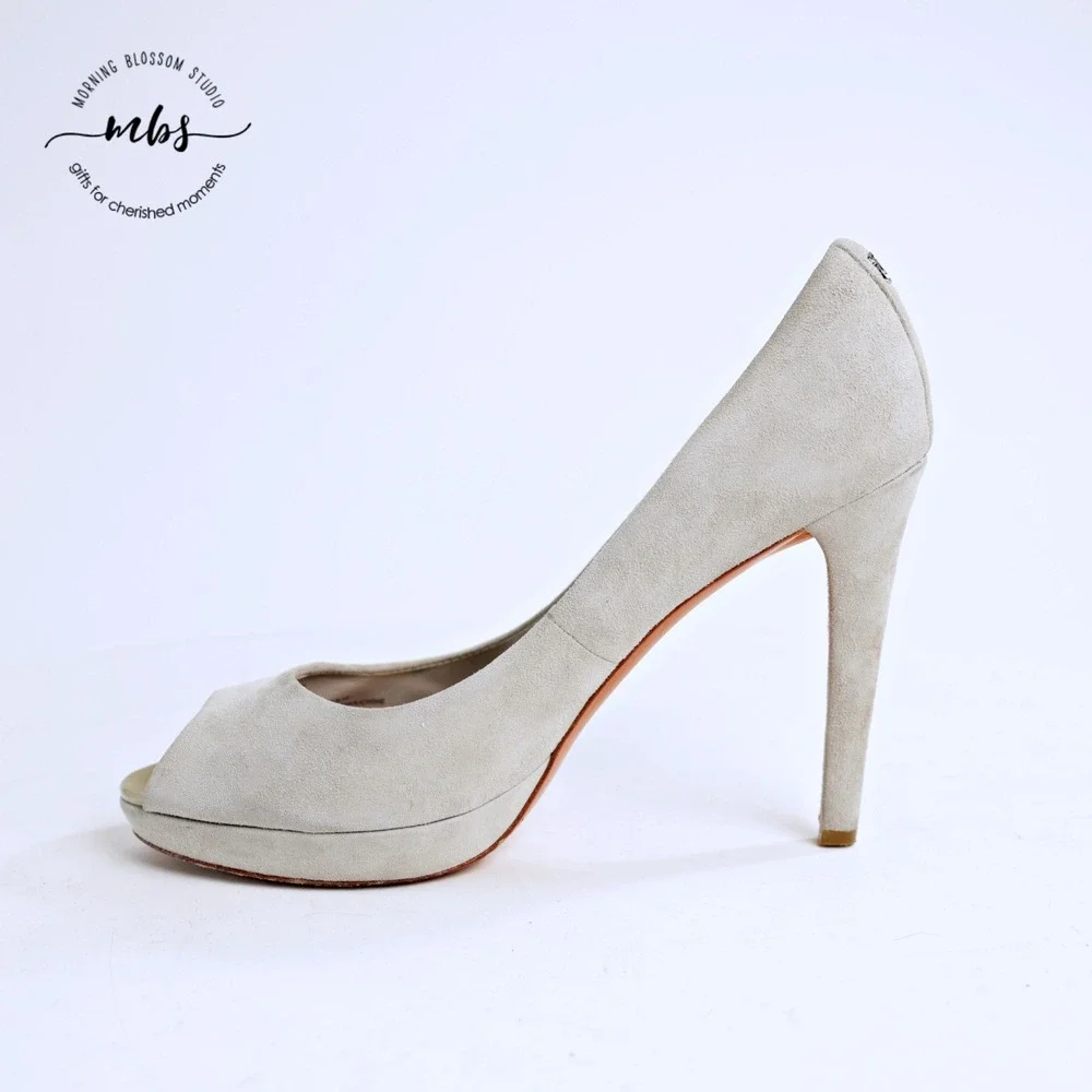 Coach Suede Y2K‎ Platform Stiletto Peep Toe Heel Pumps Light Gray Women 8.5